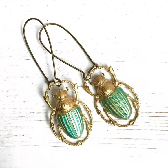 Green Beetle Drop Earrings
Earthy jewelry - Picture 1 of 4